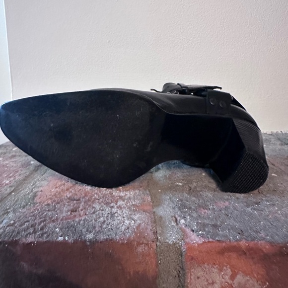 T-Strap Buckle Pumps - Picture 4 of 10